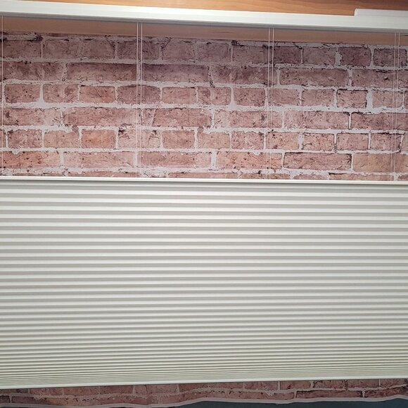 Hunter Douglas Powerview Motorized 33.375 x 57.5 - Picture 5 of 5